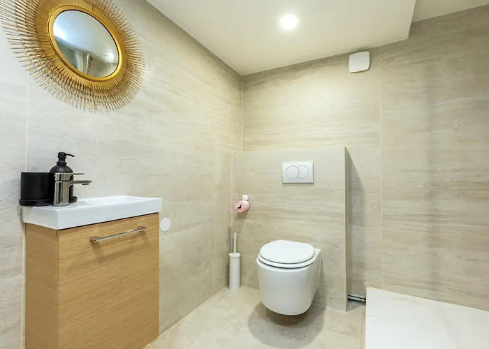 Central, Air-conditioned And Designer - Pereire
