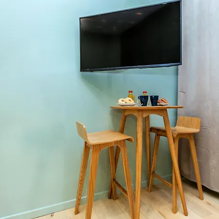 Central, Air-conditioned And Designer - Pereire