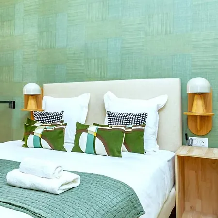 Central, Air-conditioned And Designer - Pereire