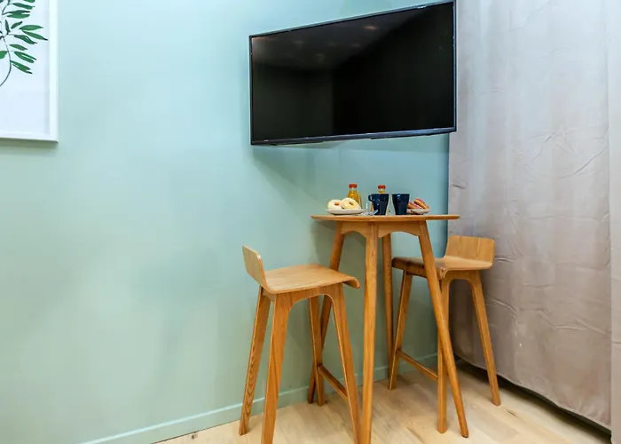 Central, Air-conditioned And Designer - Pereire