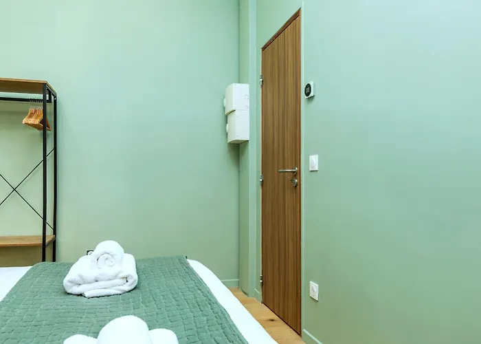Central, Air-conditioned And Designer - Pereire *
