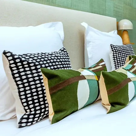 Central, Air-conditioned And Designer - Pereire