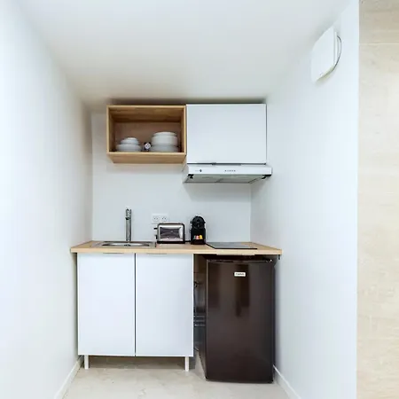 Central, Air-conditioned And Designer - Pereire Parijs