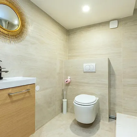 Central, Air-conditioned And Designer - Pereire